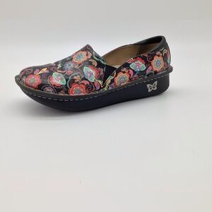 Algeria Slip on Size 40 Paisley Party